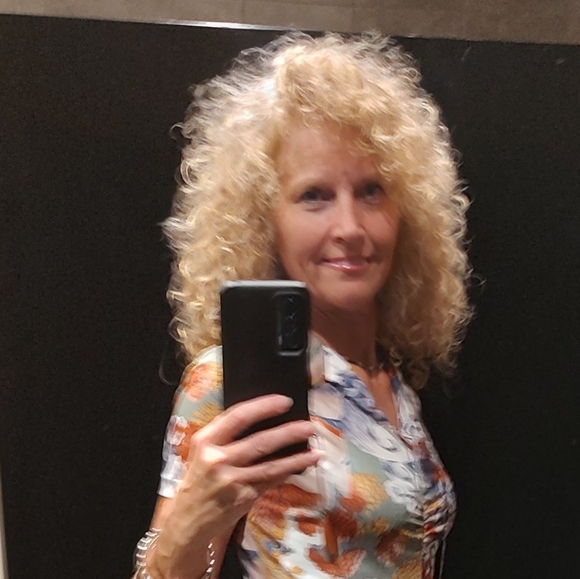 Meet your Posher, April - Picture 11 of 12